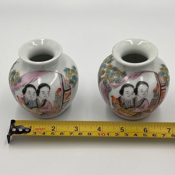 Small Chinese Porcelain Figural Vases - pair - Picture 7 of 8